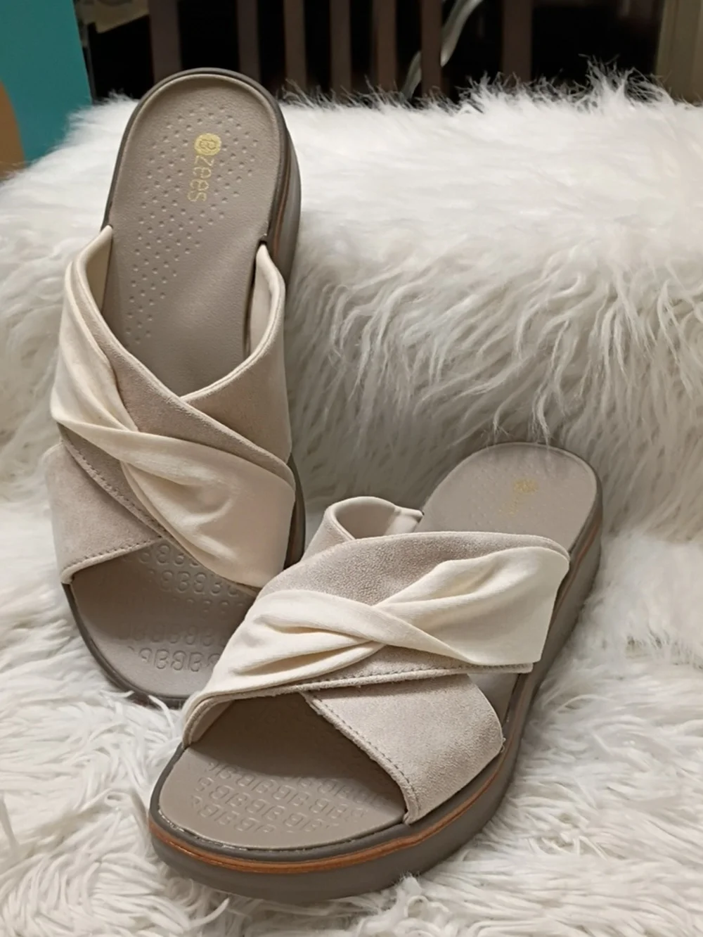 Bzees Take A Bow Cream Twisted Cross-Strap Slide Sandals Rose Gold Trim